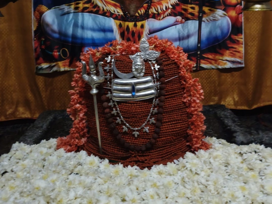 రుద్రాక్ష మాలధారలతో జంబుకేశ్వరుడు