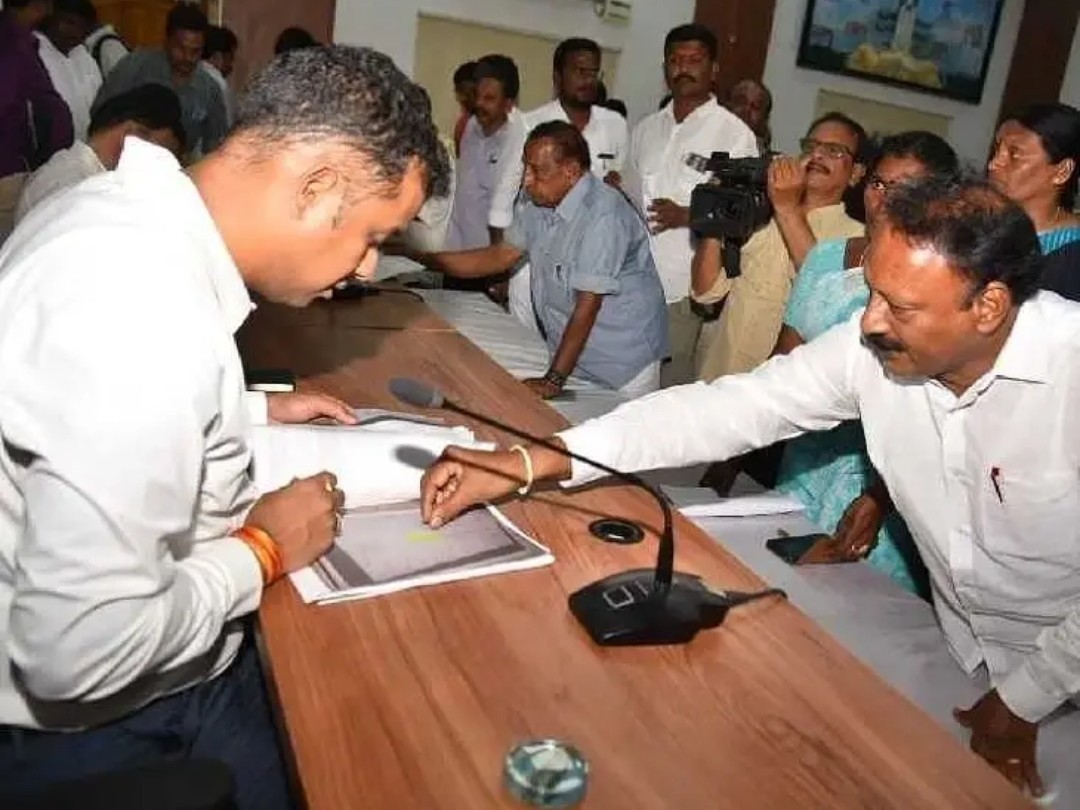 ప్రజా సమస్యలను త్వరగా పరిష్కరించాలి: కలెక్టర్