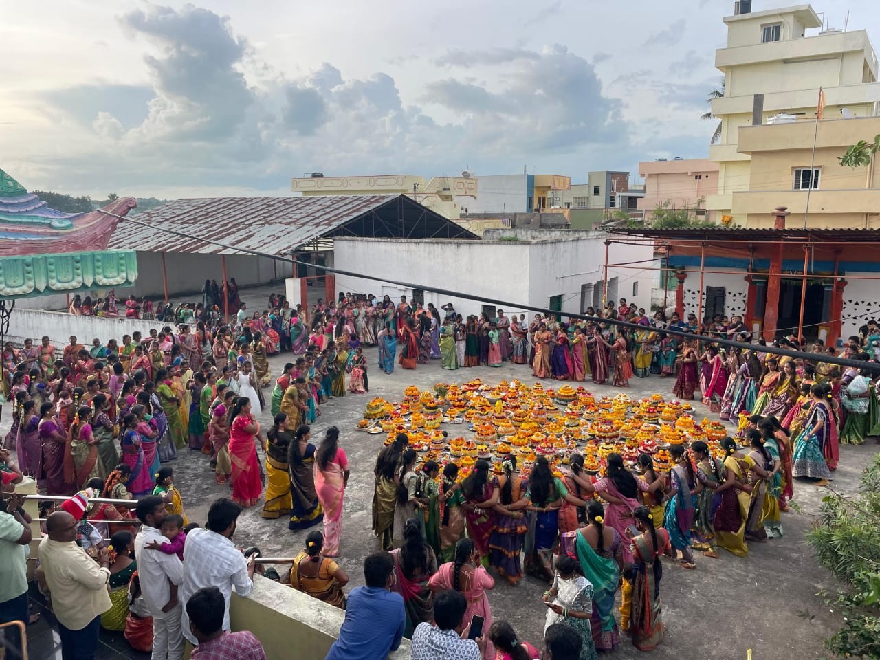 మనోహరాబాద్‌లో సద్దుల బతుకమ్మ వేడుకలు