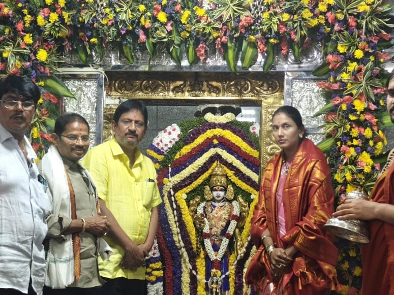 అమ్మవారిని దర్శించుకున్న వైసీపీ జిల్లా ఉపాధ్యక్షురాలు