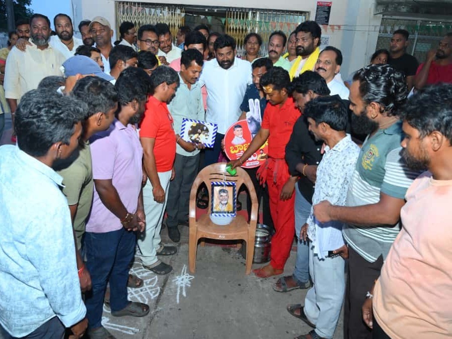 ఎమ్మెల్యేకు కృతజ్ఞతలు తెలిపిన ఔట్సోర్సింగ్ వర్కర్లు