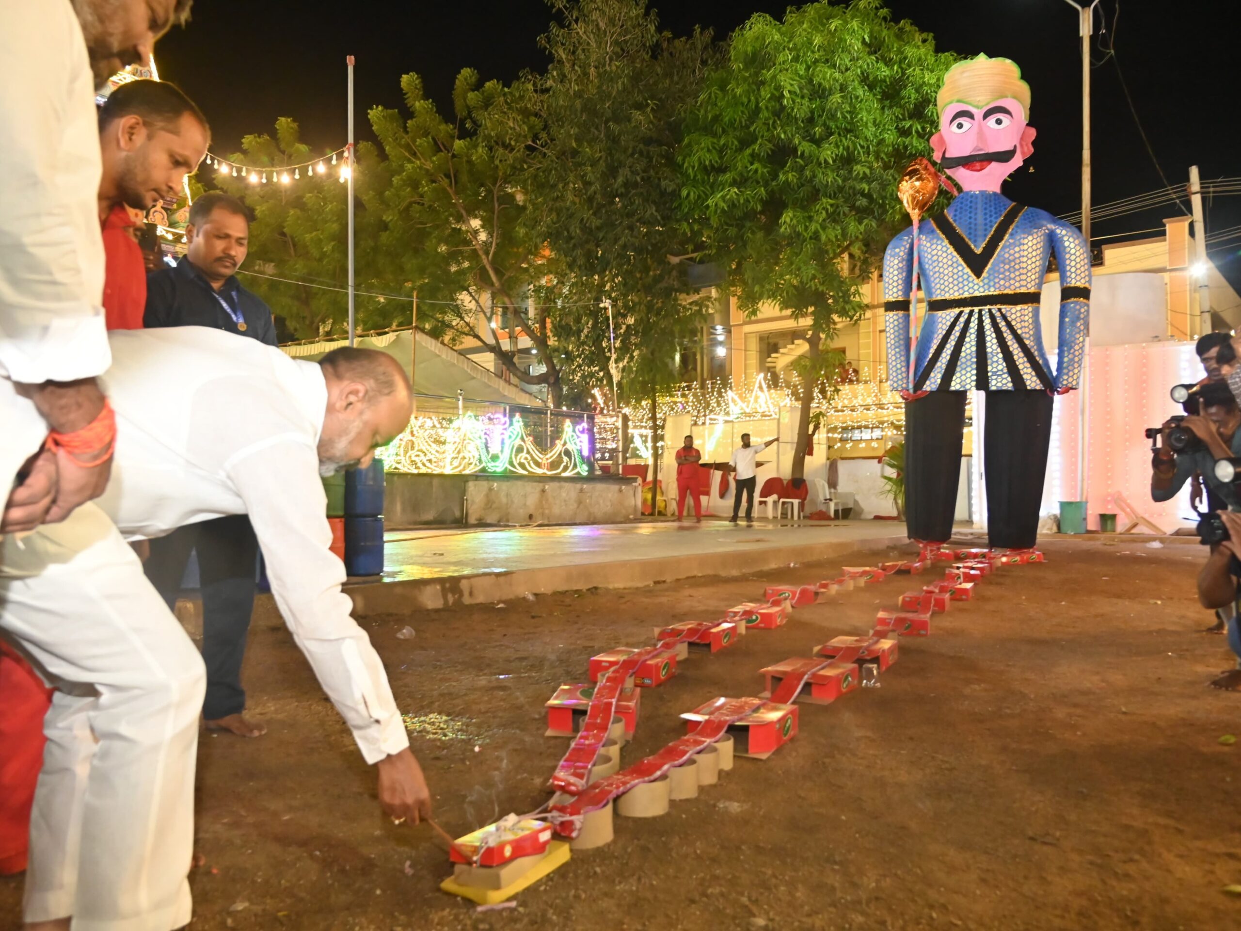 అట్టహాసంగా మహిషాసుర సంహారం నిర్వహించిన కేంద్రమంత్రి