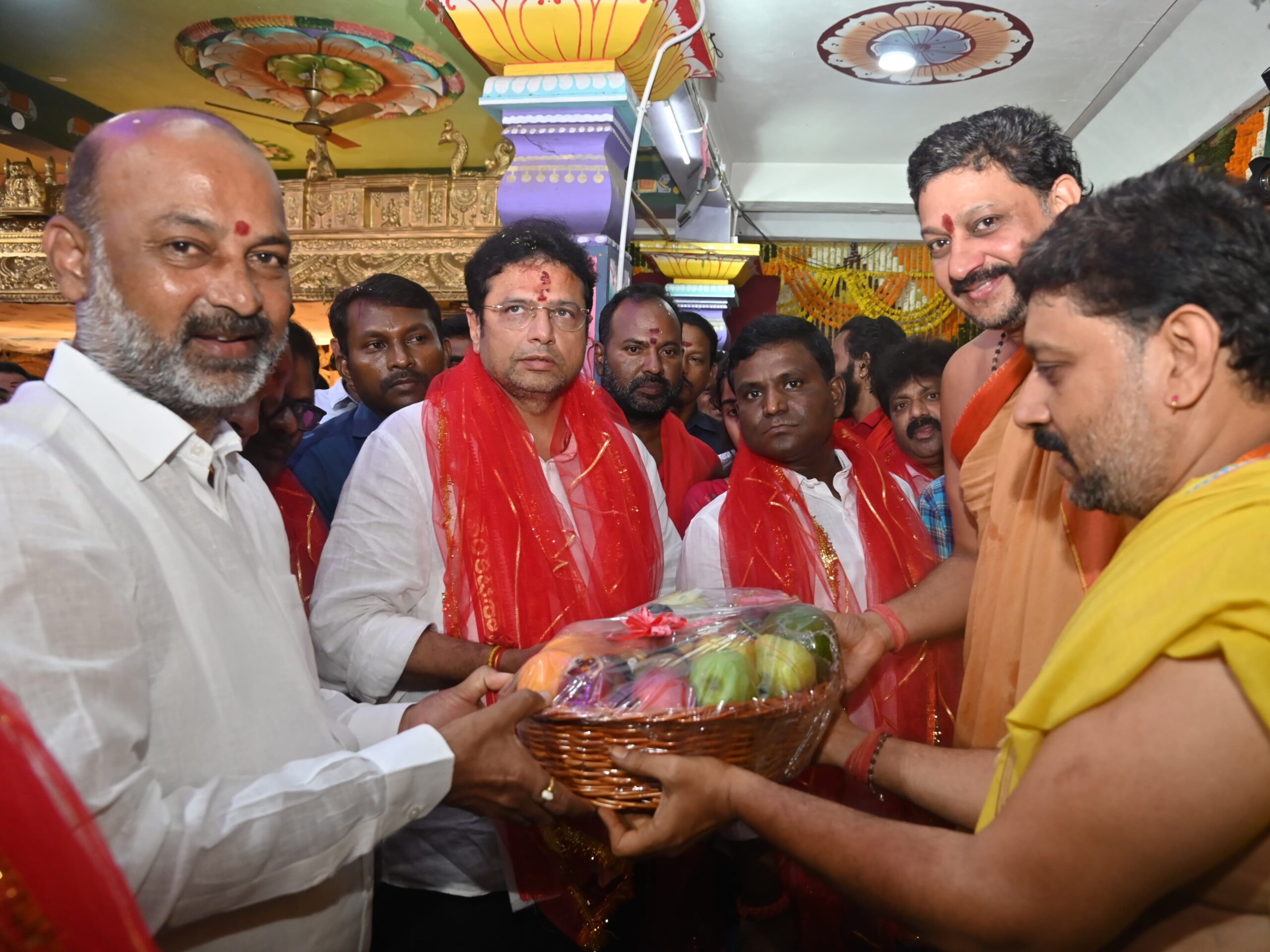 మహాశక్తి ఆలయాన్ని దర్శించుకున్న మంత్రి శ్రీధర్ బాబు