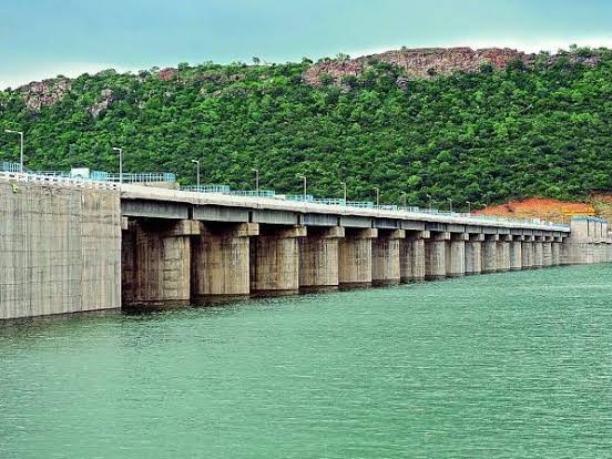 పులిచింతల నుంచి 12 గేట్ల ద్వారా నీటి విడుదల
