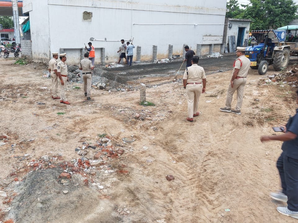 బహిరంగ ప్రదేశాలలో మద్యం సేవిస్తే చర్యలు తప్పవు