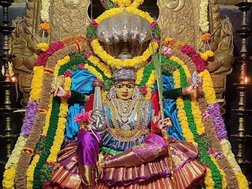 శ్రీ రాజరాజేశ్వరి దేవిగా ఎల్లమ్మ తల్లి దర్శనం
