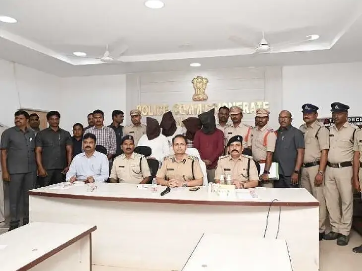 కోట్లు దోచిన ముఠా అరెస్ట్