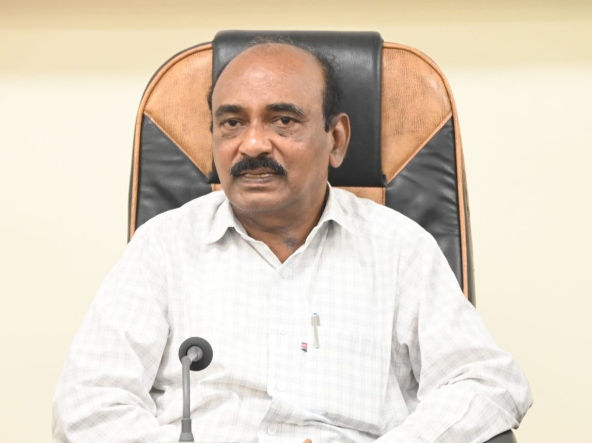 వర్షాల వల్ల బొగ్గు ఉత్పత్తి సాధించలేక పోయాం: GM
