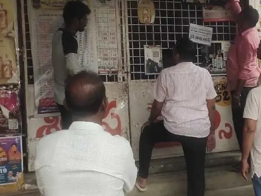 మద్యం షాపులో దొంగతనం