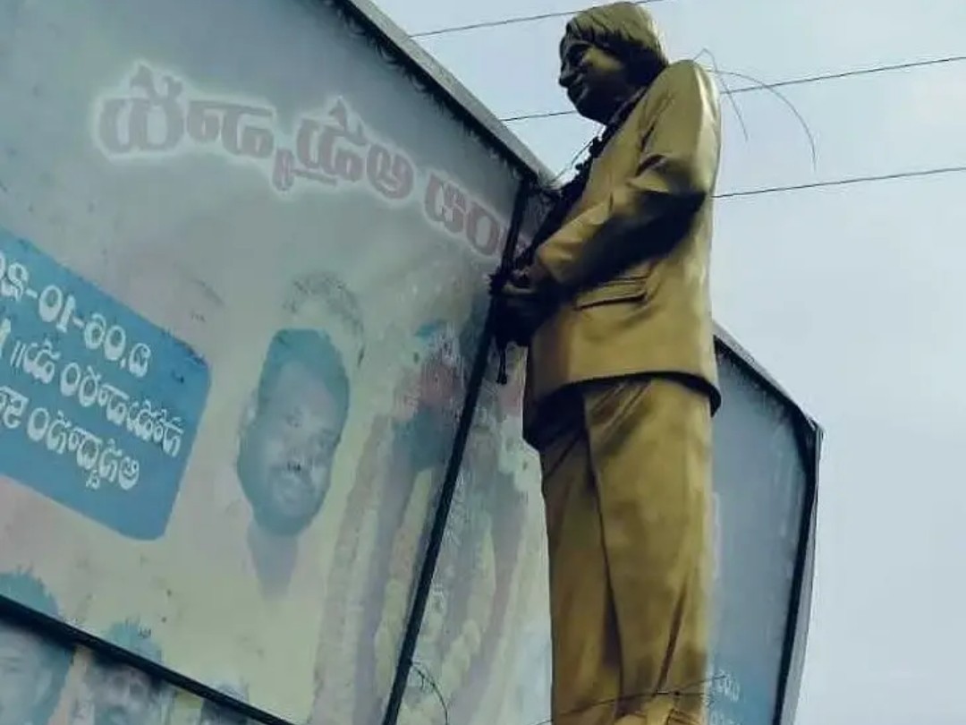 గుంటూరులో అబ్దుల్ కలాం విగ్రహానికి అవమానం