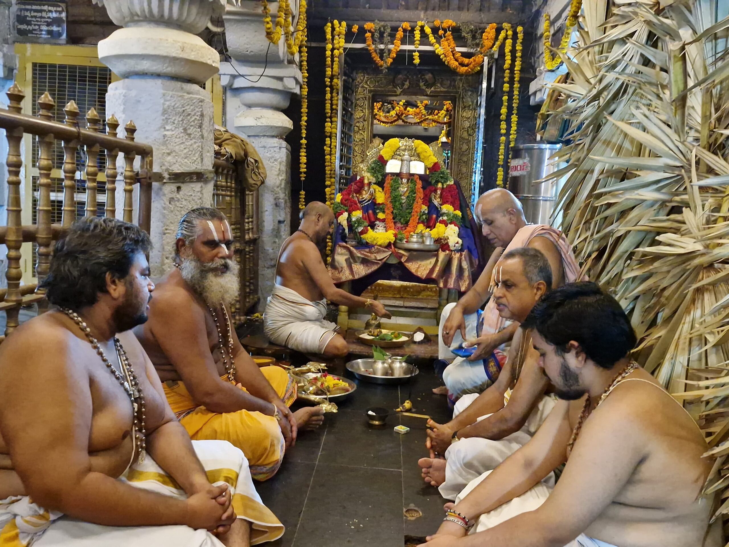 ఆలయంలో స్వామివారి మృగ వేట కార్యక్రమం