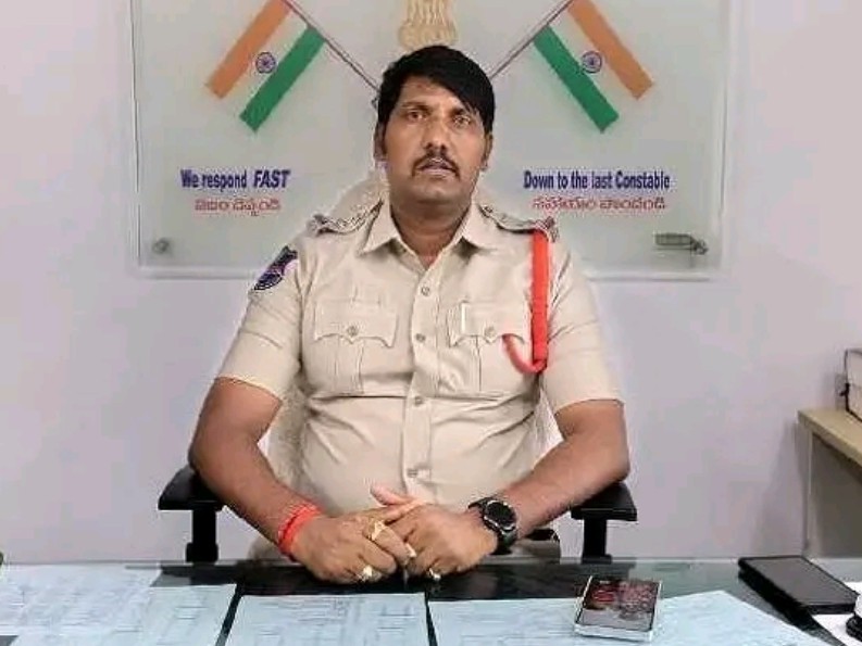 ప్రజలకు దసరా శుభాకాంక్షలు తెలిపిన ఎస్సై