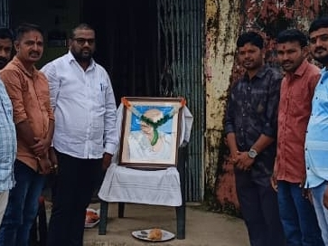 ఆదర్శమూర్తి మహాత్మా గాంధీ: కమిషనర్