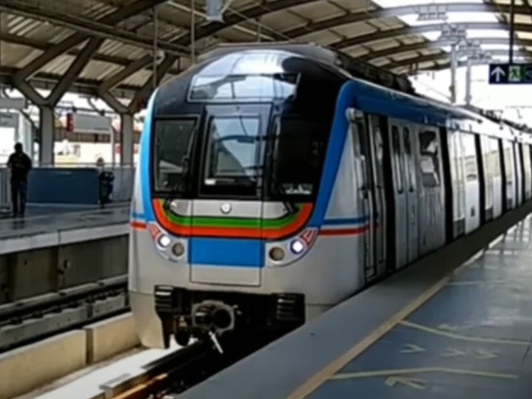రూ.3.5లక్షలతో ప్రయాణికుడు.. అనుమతించని మెట్రో