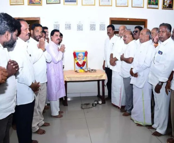 మహాత్మా గాంధీకి నివాళి అర్పించిన ఎమ్మెల్యే