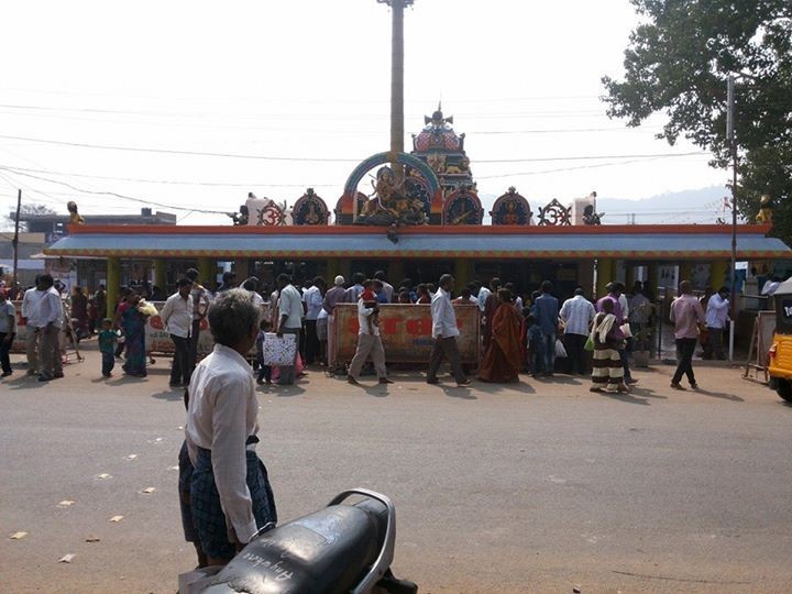 పెద్దమ్మతల్లి ఆలయానికి  పోటెత్తిన జనం