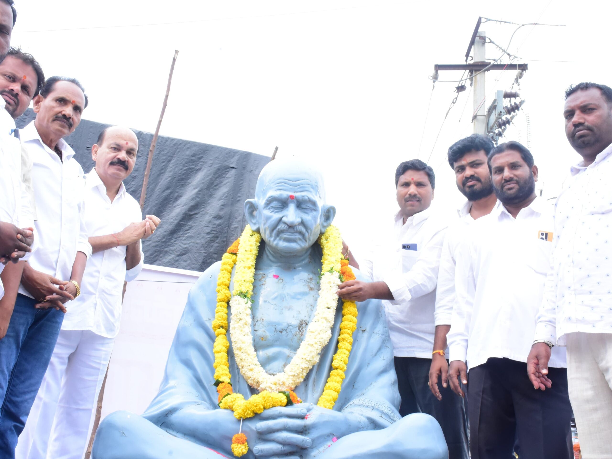 సత్యం అహింసతో ఏదైనా సాధించగలం: ఎమ్మెల్యే