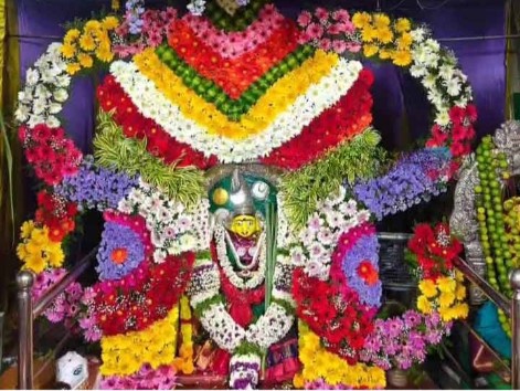 రాజరాజేశ్వరి దేవిగా దర్శనమిచ్చిన అమ్మవారు