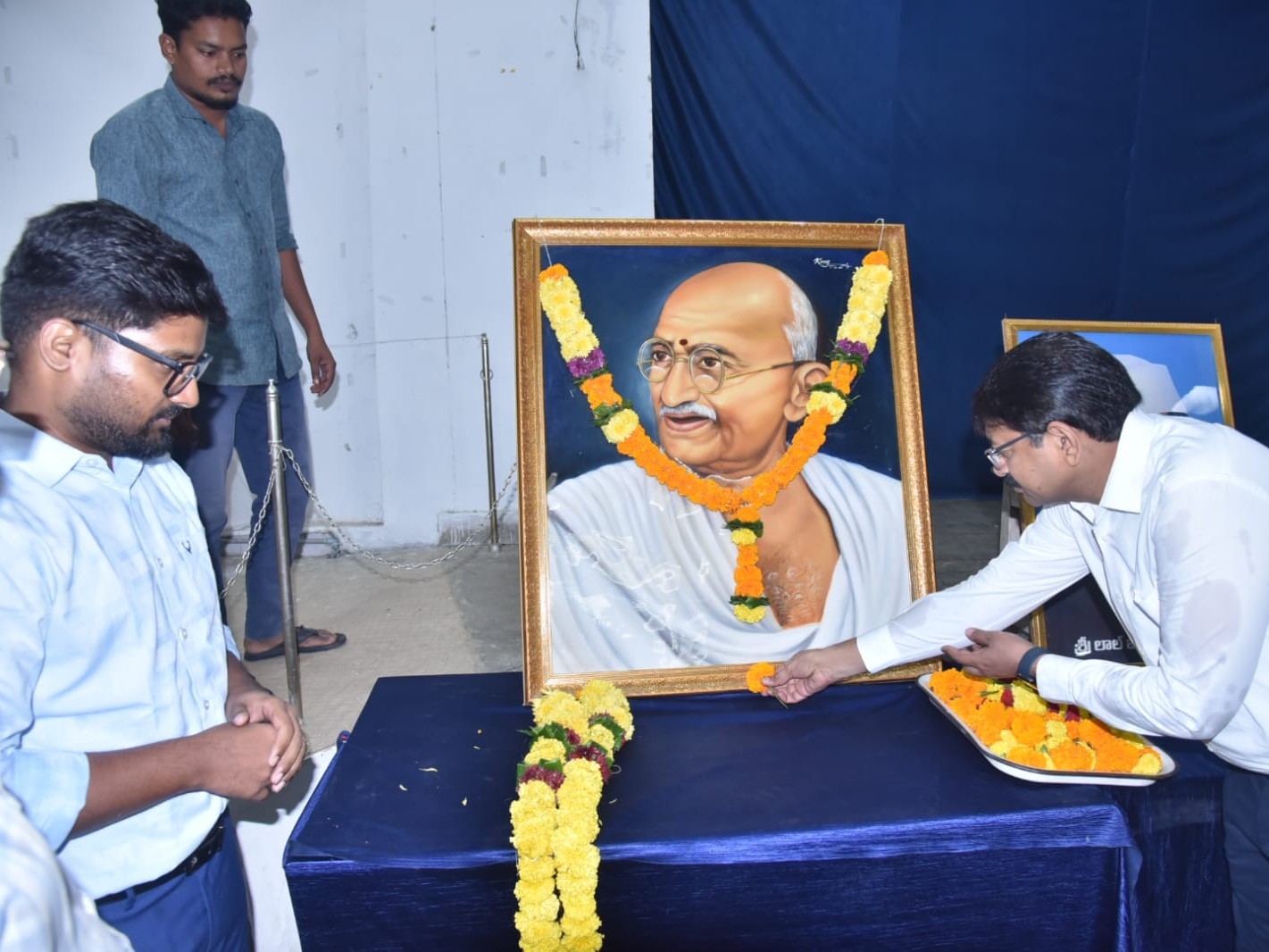మహానీయుల ఆశయ సాధనకు కృషి