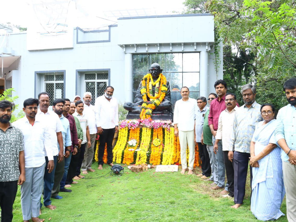 గాంధీ మార్గం ఎప్పటికీ ఆదర్శప్రాయం: ఎమ్మెల్యే