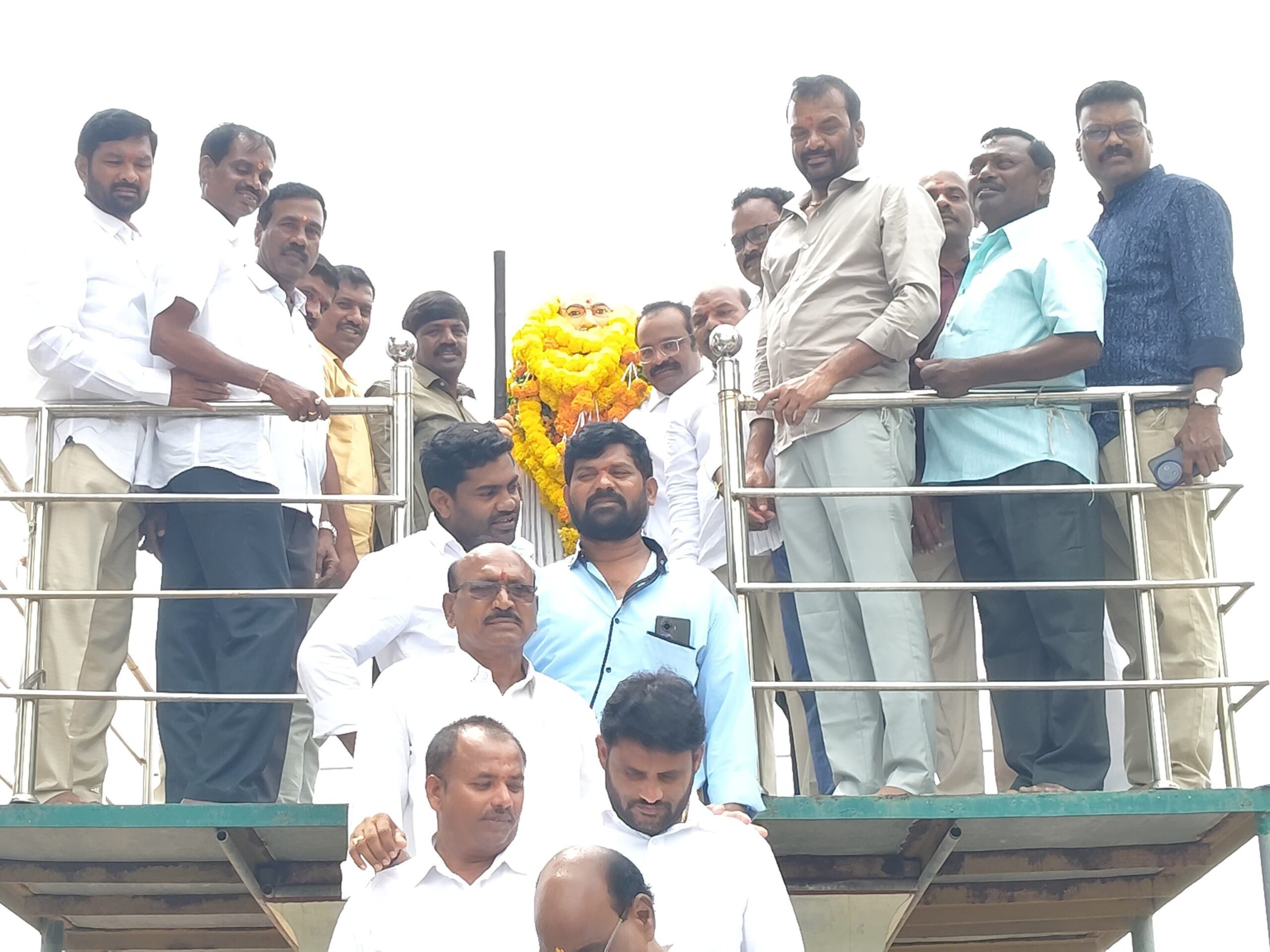 జాతిపిత ప్రపంచానికే ఆదర్శప్రాయం: ఎమ్మెల్యే