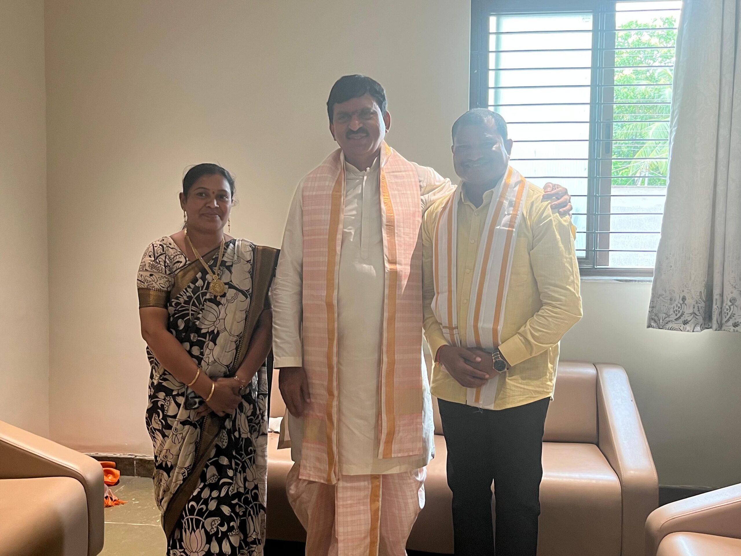 మంత్రి పొంగులేటిని కలిపిన ఎమ్మెల్యే