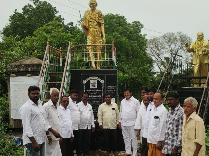 మహాత్మా గాంధీకి నివాళులర్పించిన కాంగ్రెస్ నాయకులు