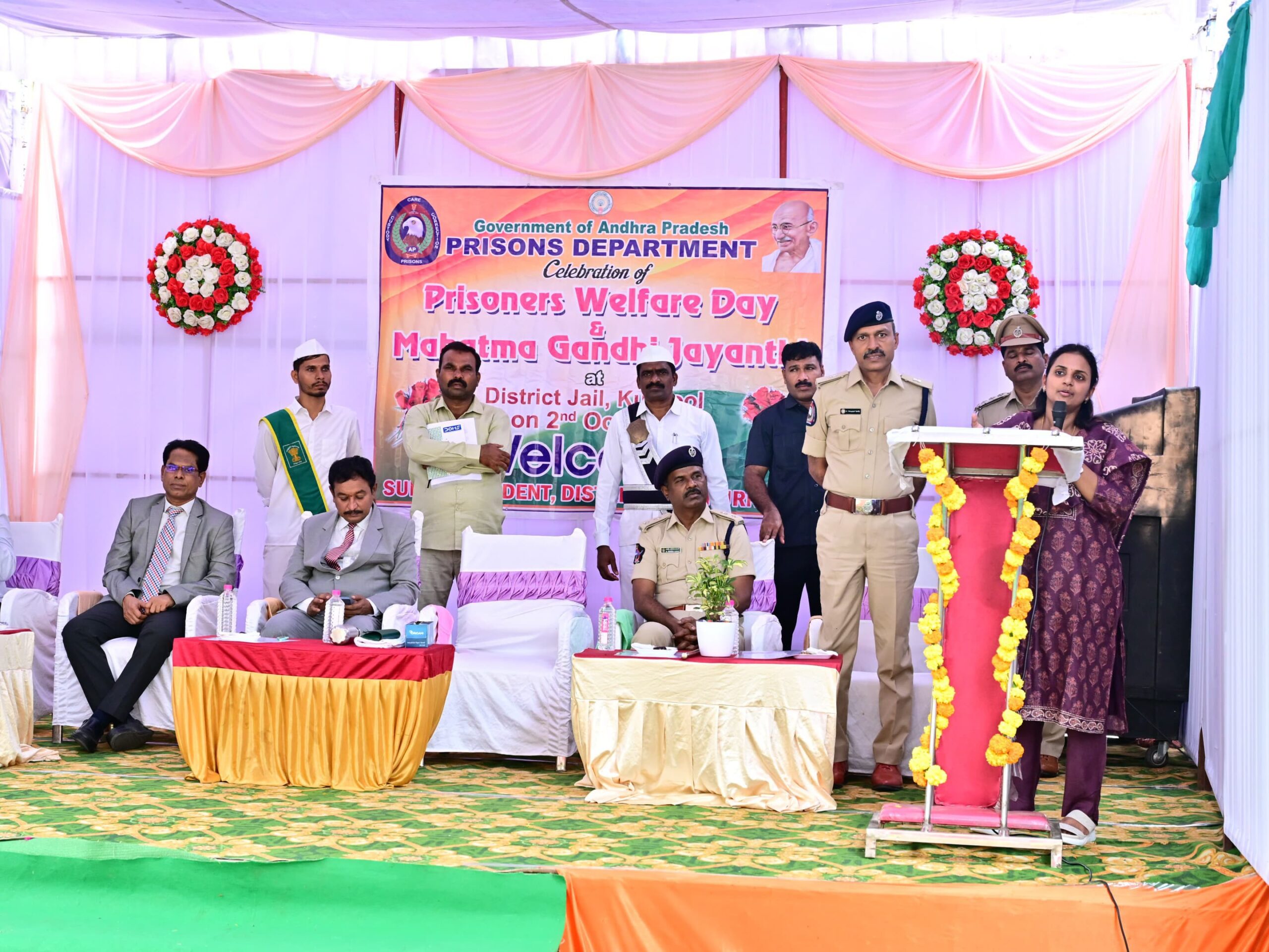 ‘ఖైదీలు సత్ప్రవర్తనతో గాంధీజీ బాటలో నడవాలి’