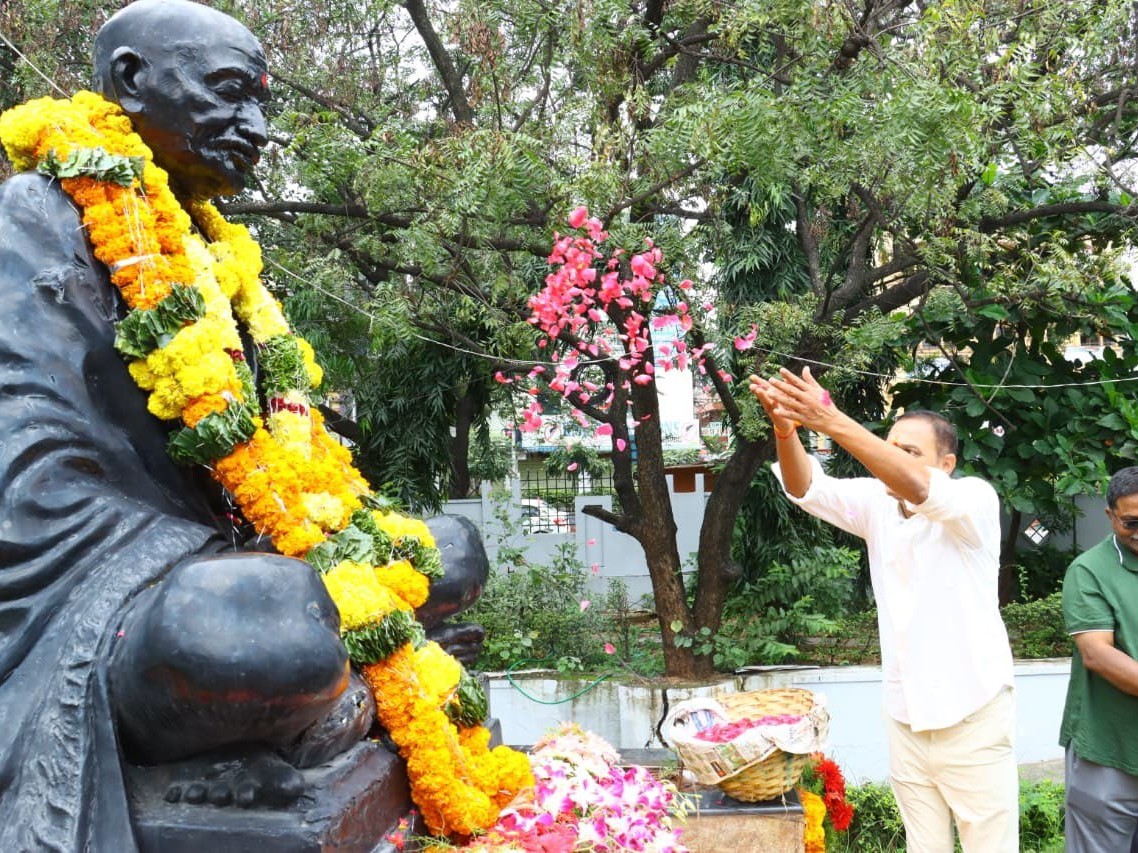 కాప్రా మున్సిపల్ ఆఫీసులో గాంధీ జయంతి వేడుకలు