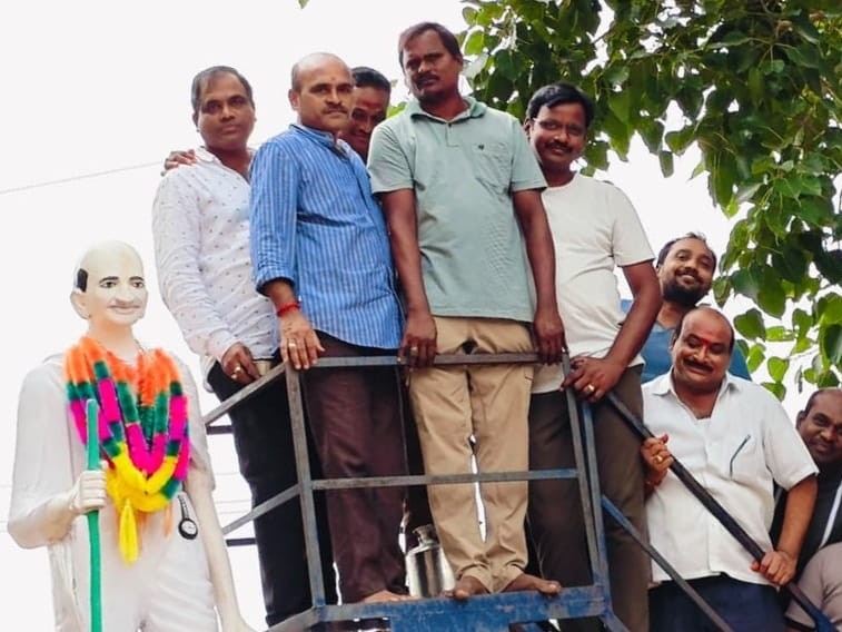 గాంధీ ఆశయాలను కొనసాగిద్దాం..