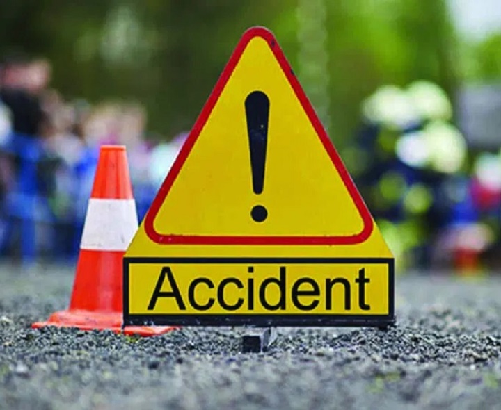 రోడ్డు ప్రమాదంలో తండ్రీ కొడుకు దుర్మరణం