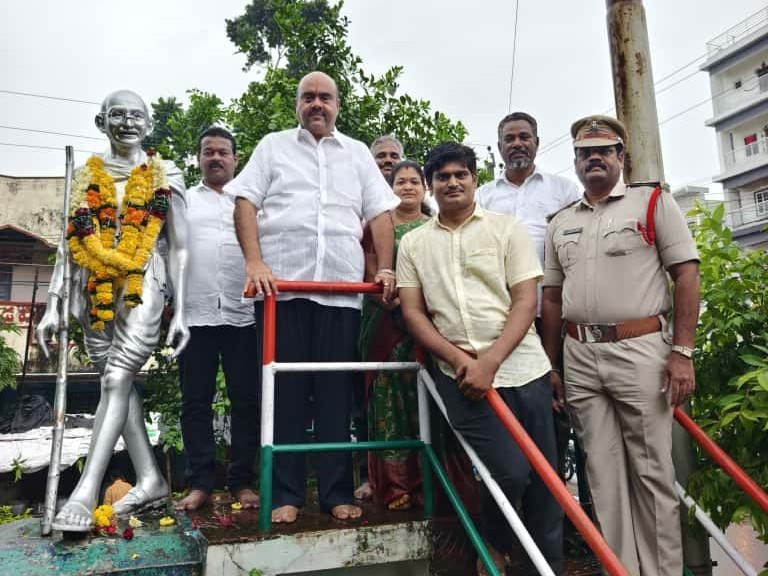 ‘మహాత్ముని కృషి మరువలేనిది’