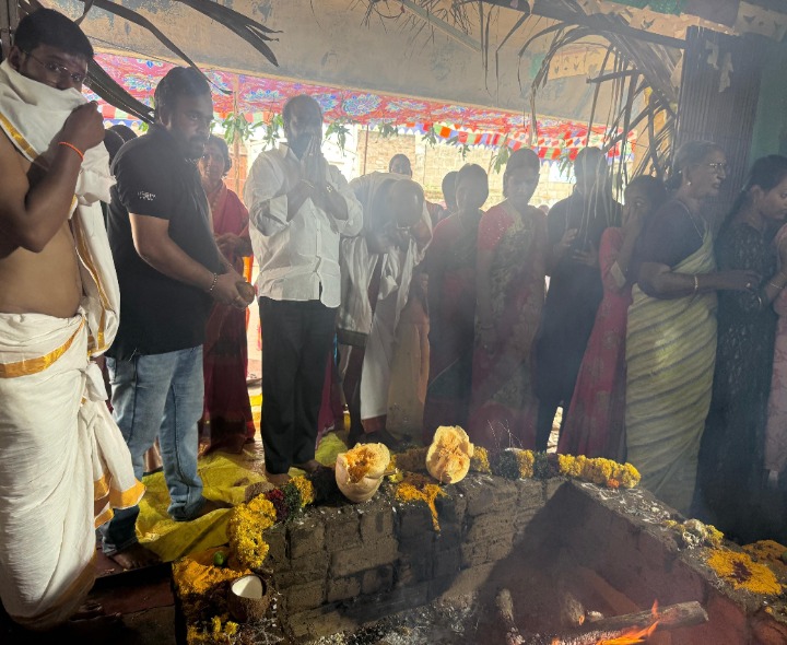 కనకదుర్గమ్మ అమ్మవారికి పూజలు చేసిన తన్నీరు
