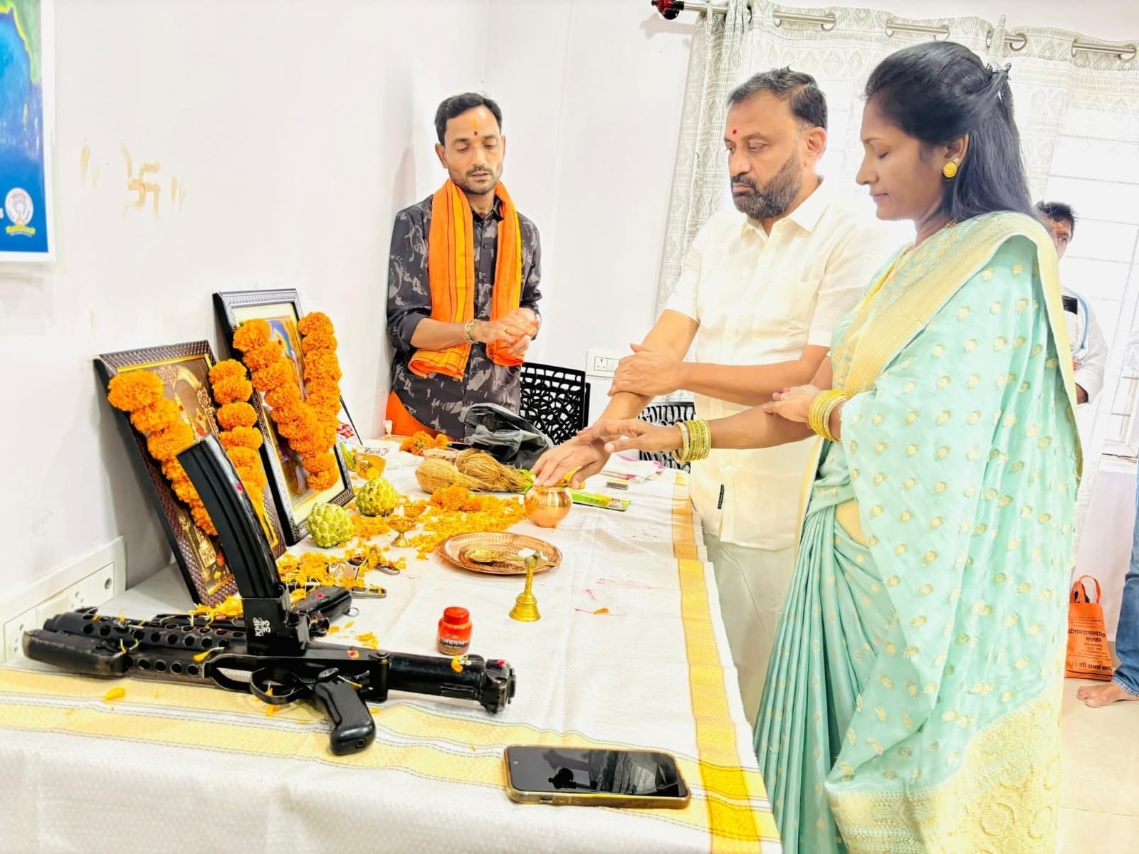 ఆయుధ పూజ చేసిన ఎమ్మెల్యే దంపతులు
