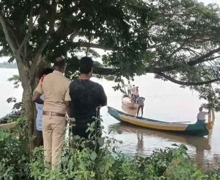 గోదావరి నదిలో వృద్ధుడు గల్లంతు