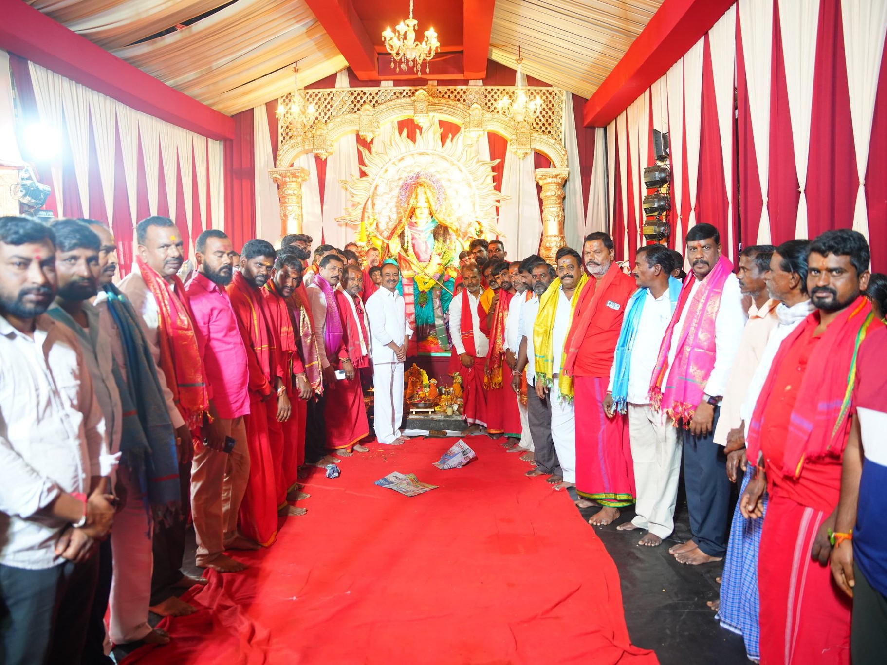 శక్తి రూపమైన దుర్గామాతను దర్శించుకున్న ఎంపీ