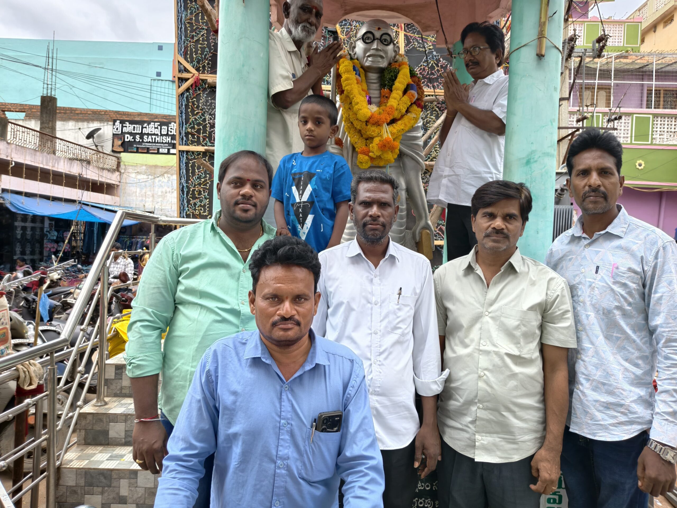‘జాతిపిత మహాత్మా గాంధీ అడుగుజాడల్లో నడుద్దాం’