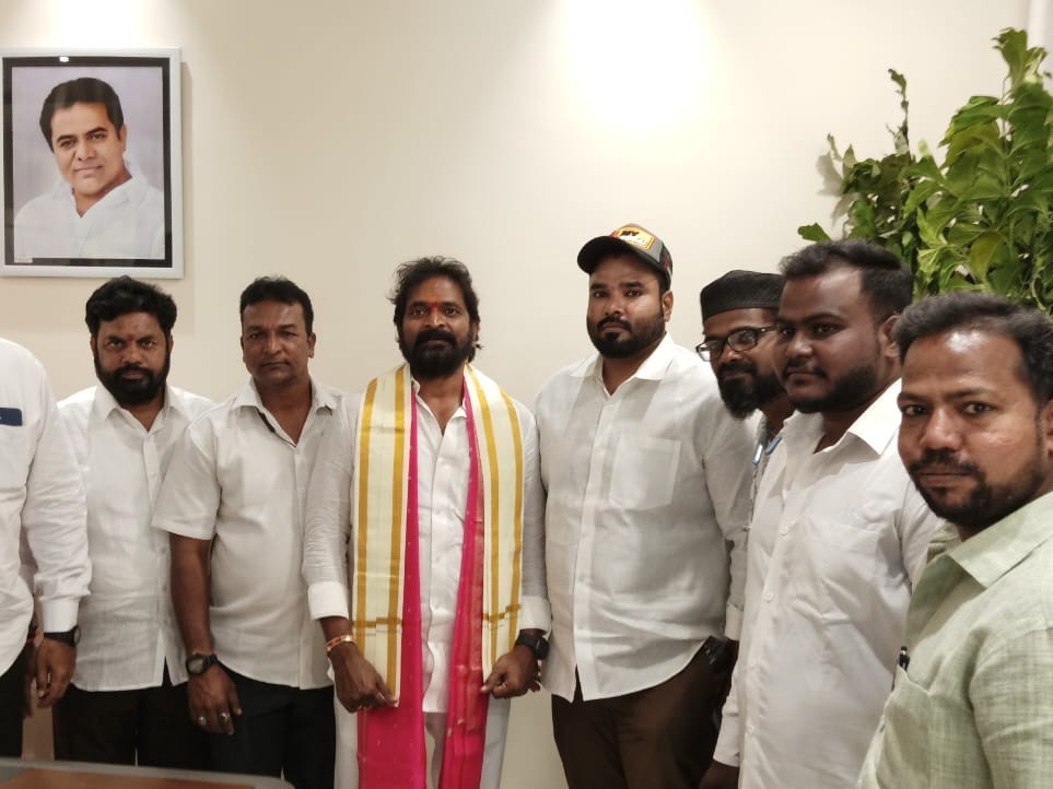 మాజీ మంత్రికి దసరా శుభాకాంక్షలు తెలిపిన నేతలు