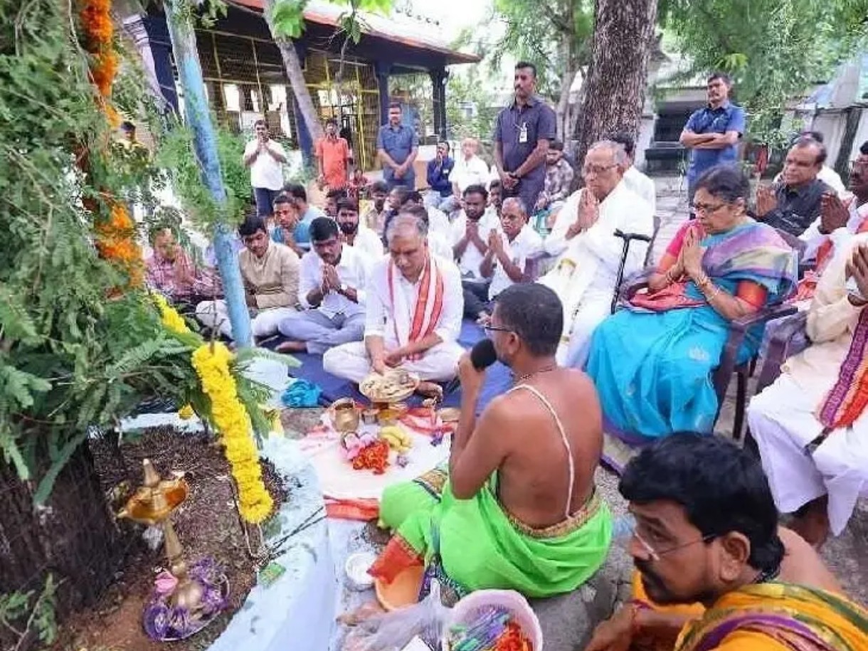 జమ్మి పూజలో పాల్గొన్న హరీష్ రావు