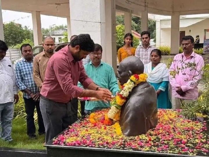 మహాత్మునికి నివాళులర్పించిన జేసీ
