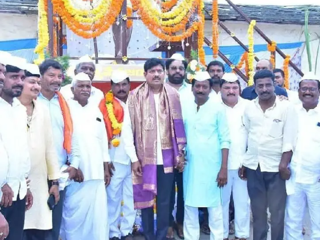 పెద్దేముల్‌లో మహాత్మా గాంధీ విగ్రహాన్ని ఆవిష్కరించిన ఎమ్మెల్యే