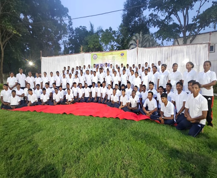 భారీ సంఖ్యలో లొంగిపోయిన మావోయిస్టులు