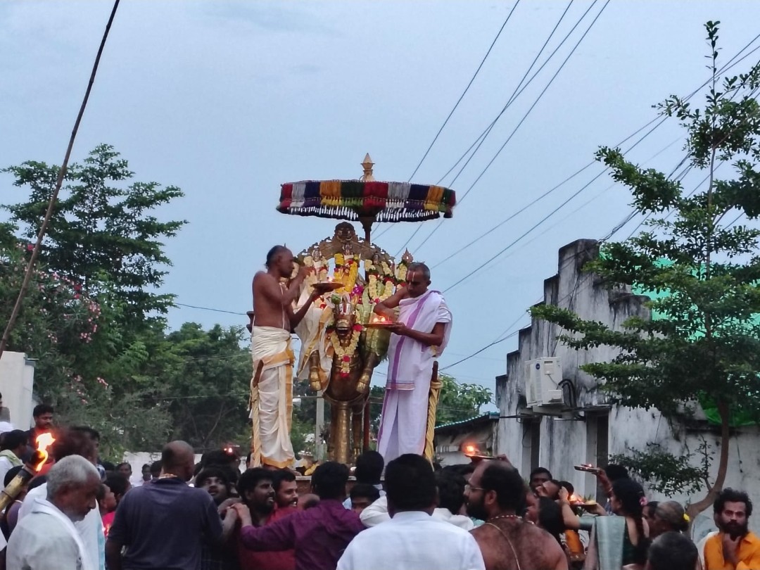 అశ్వవాహనంపై  సీతారామచంద్రస్వామీ