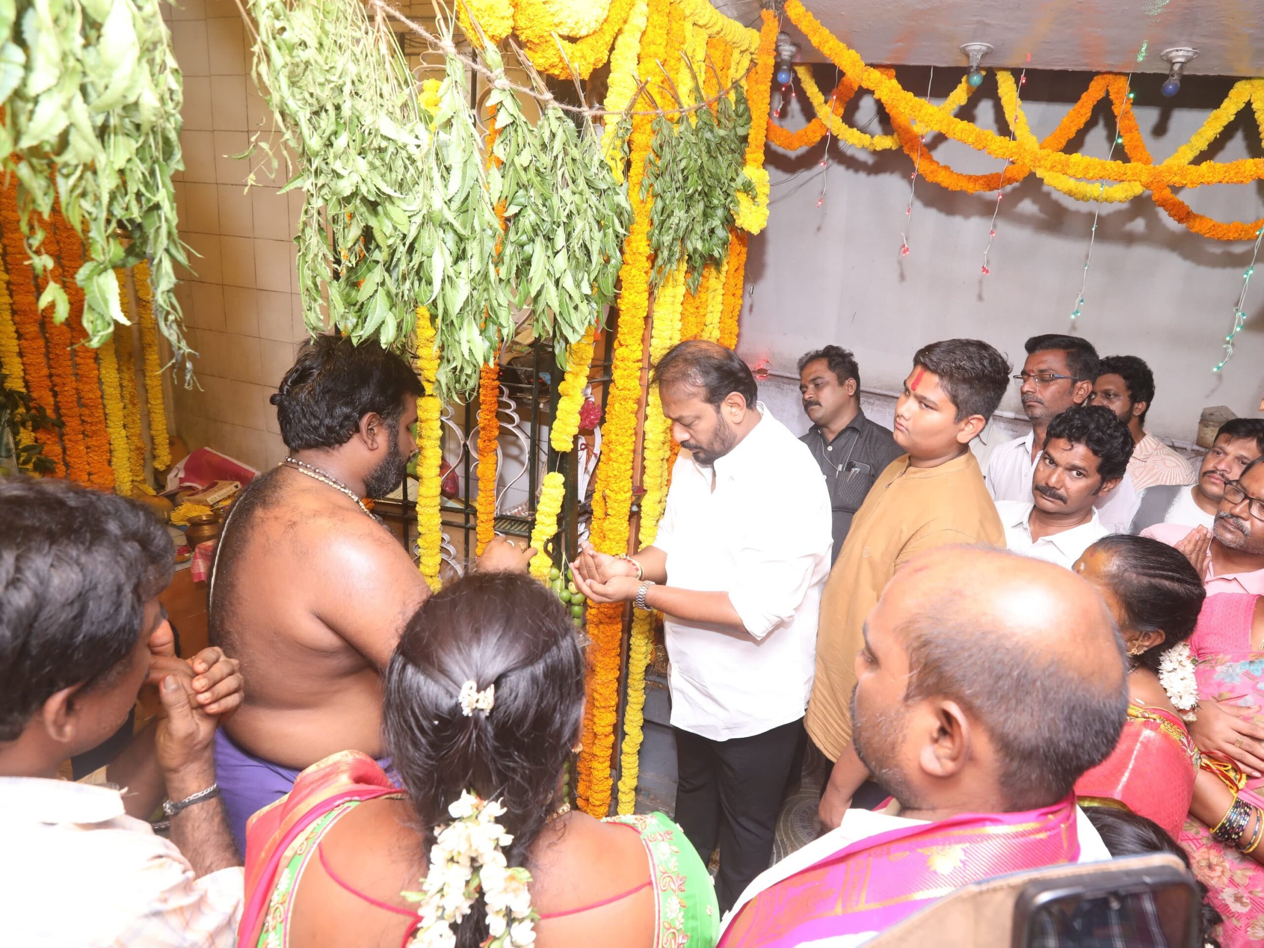 ఏకాంబరేశ్వరి అమ్మవారి సేవలో తుడా ఛైర్మన్