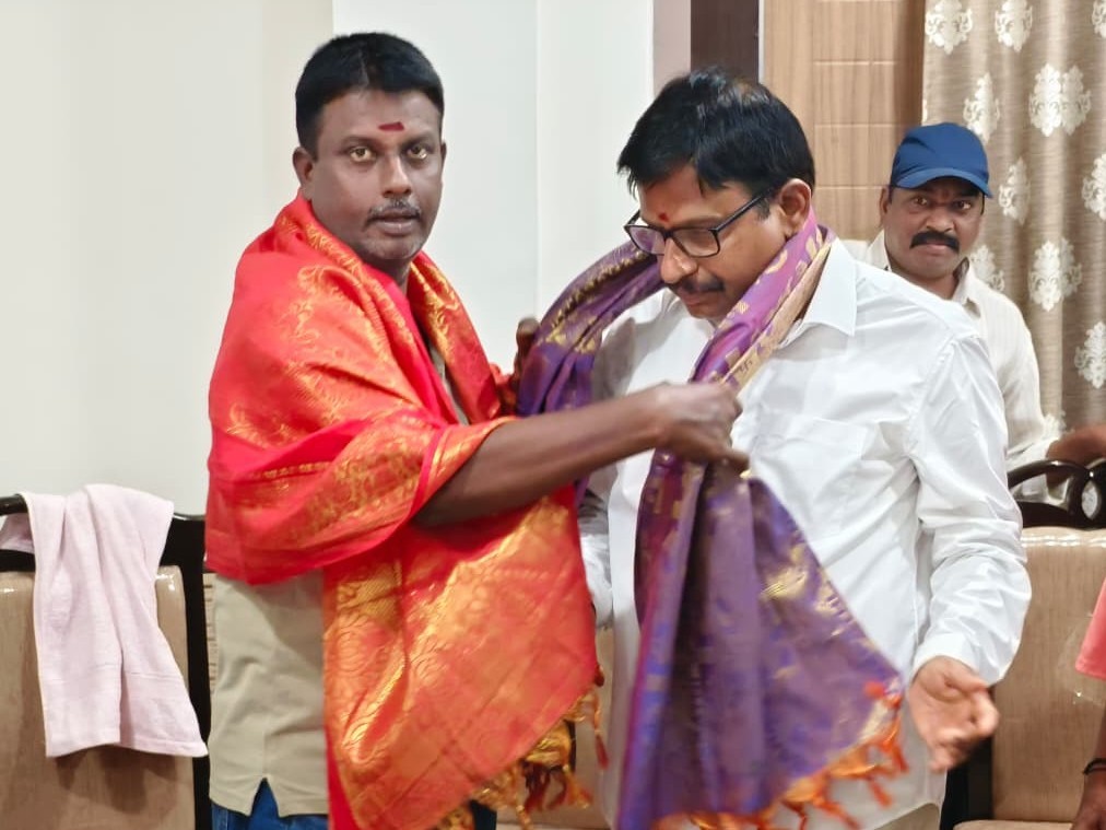 ఎమ్మెల్యేకు దసరా శుభాకాంక్షలు తెలిపిన ముదిరాజ్ సంఘం నేత