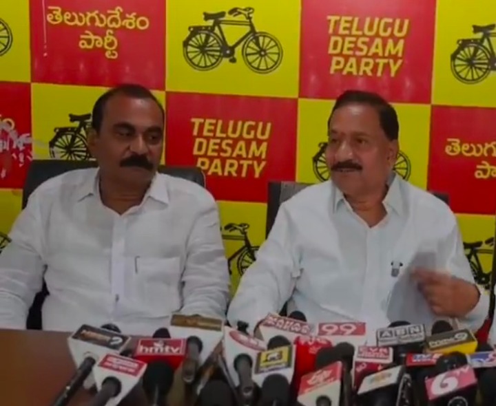 మాజీ ఎమ్మెల్యేపై మక్కెన ఫైర్