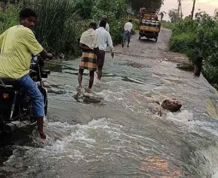 కల్వర్టు కూలితే ఇక అంతే..!