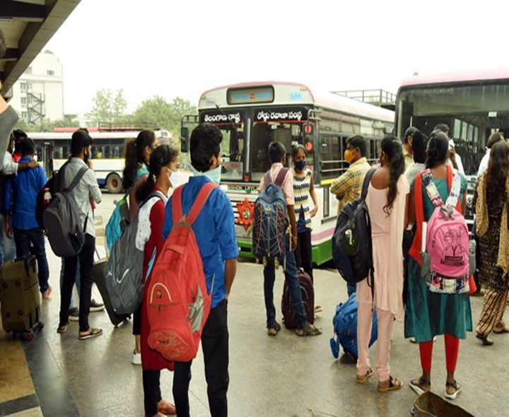 దసరా ఎఫెక్ట్.. బస్టాండ్‌లో ప్రయాణీకుల రద్దీ