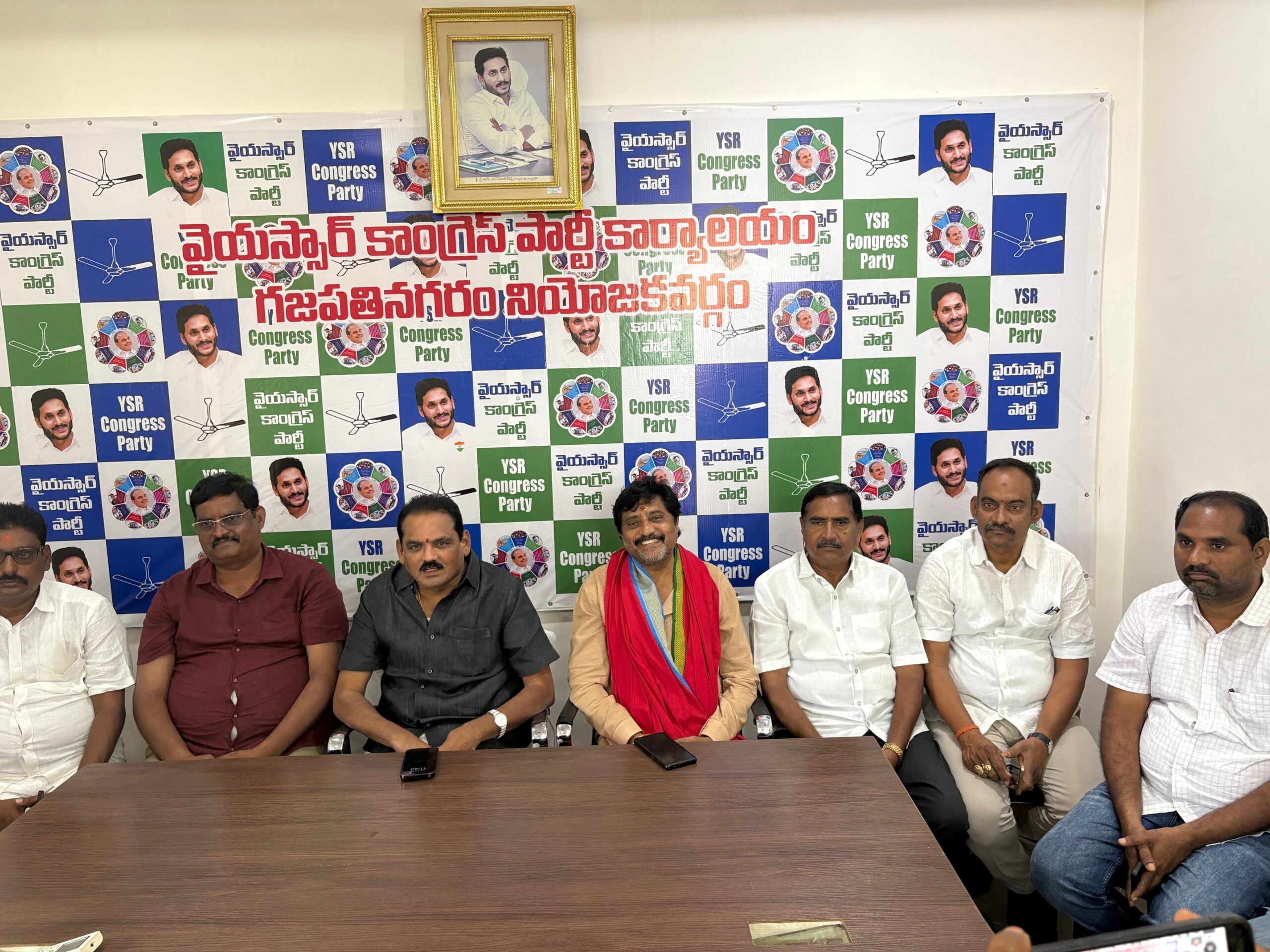 ‘ప్రైవేటు పరం చేయడం తగదదు’