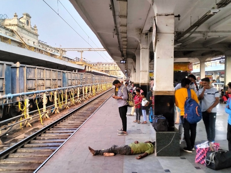 HYD: సికింద్రాబాద్ రైల్వే స్టేషన్ వద్ద స్కైవాక్..!